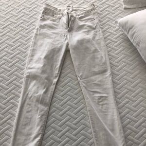 White skinny jeans
